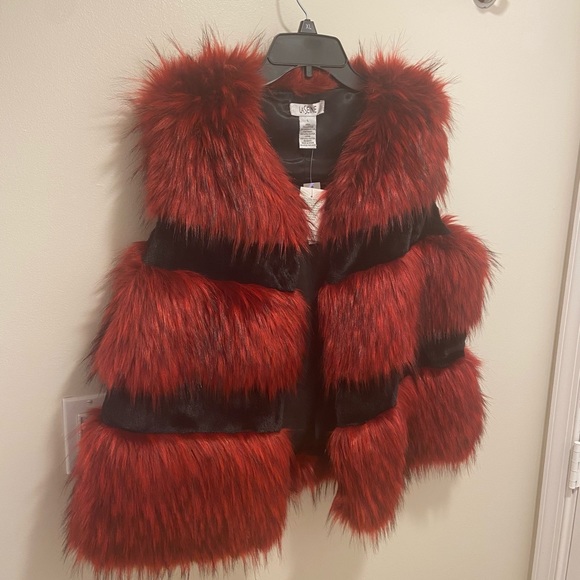 Faux fur vest, red/black, size L, new with tags - Picture 2 of 8